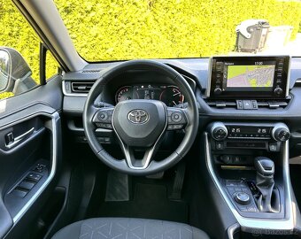 Toyota RAV4 2.0 4x4, ČR 2020, najeto jen 30 000km - 8