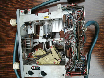 Staré elektronkové autorádio Tesla - 8