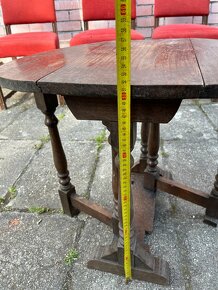 Starožitný nábytek - stolek skládací oválný - 8