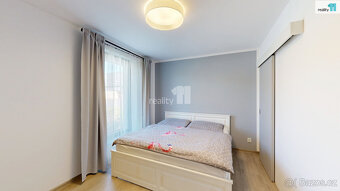 Prodej moderního rodinného domu 5+kk/T, 144 m2, pěkná zahrad - 8