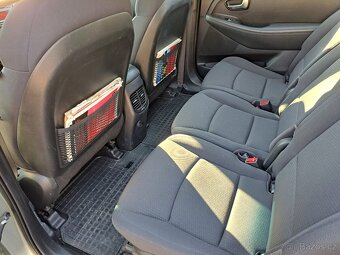 Kia Carens - 8