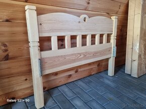 Rustikální postel z masivní borovice - 8