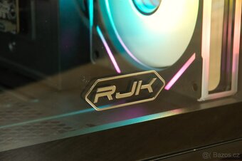 HERNÍ PC - RTX 5060, R7 5800x, 32GB DDR4, Záruka 24 měsíců - 8