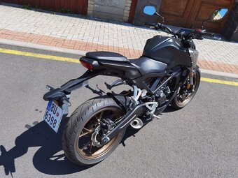Honda CB 125R - 8