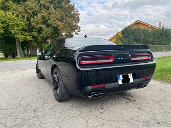 Dodge Challenger 5.7 - 8