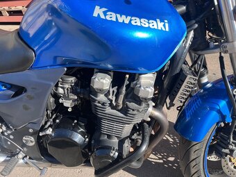 Kawasaki ZR-7 - 8