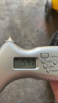 Zimní pneumatiky 215/60 r16 - 8