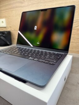 Apple MacBook Air 2022, M2 čip 8GB RAM/256GB SSD - 8