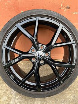 VW Golf 8 R GTI Top stav - 8