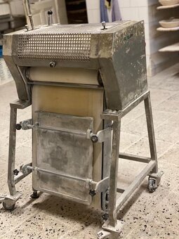 Rohlíkovače na tvarování těst - 8