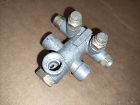 Rozvodka centrálního mazání Škoda, Tatra - 8