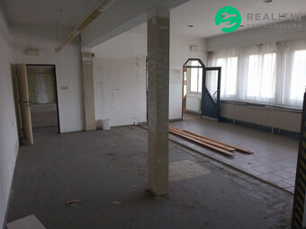 Prodej komerční nemovitosti na lukrativním místě - 8