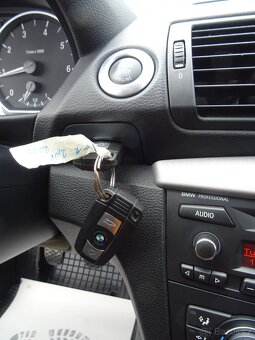 BMW Řada 1  2,0 116i 2x originál alu kola, pravidelný servis - 8