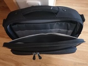 Case Logic Skořepinová brašna na notebook 17"
- 8