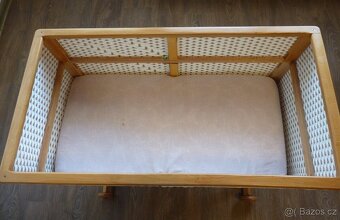 Prodám starožitnou retro pletenou postýlku na kolečkách TOP - 8