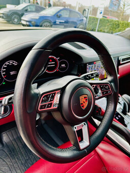 Prodám PORSCHE CAYENNE TURBO 2018 o výkonu 404 kW - 8
