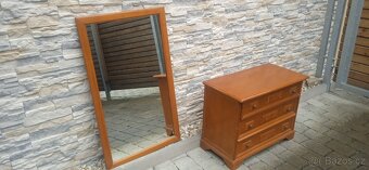 Malá dřevěná komoda 1000,-+zrcadlo 600,- - 8