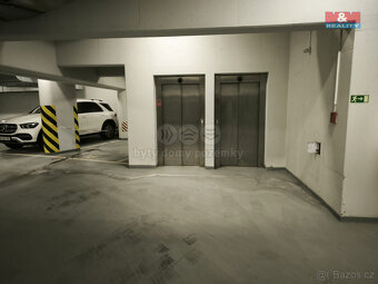 Pronájem garáž. stání, 19 m², Karlovy Vary, Divadelní nám - 8