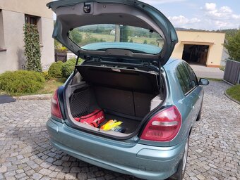 Nissan Almera 1,5 cm3 - 8