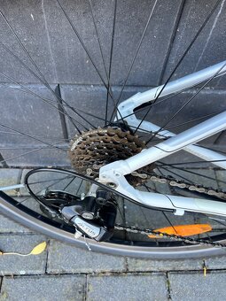 Trekové dámské jízdní kolo Specialized Ariel M - 8