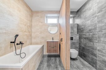 Prodej prostorného bytu 3+1 v Ostravici s pozemkem 950 m2 - 8