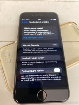 Apple iPhone 8 64GB - 8