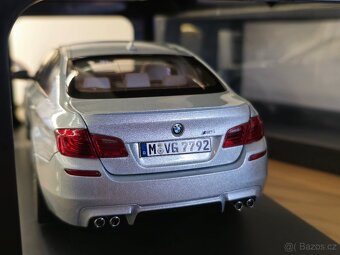 BMW M5 1:18 Paragon Models - 8