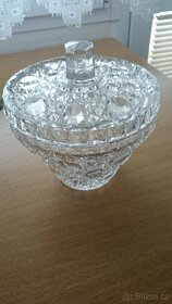 Skleněné, broušené mísy, váza, karafa, popelníky,... - 8