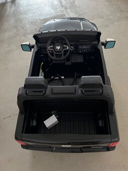 Dětský elektrický Dodge RAM 3500 - 400W - 8