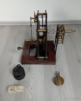 Hodinový stroj věžních hodin - 8