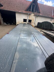Schwarzmüller PODVALNÍK PRO PŘEPRAVU STAVEBNÍ TECHNIKY - 8