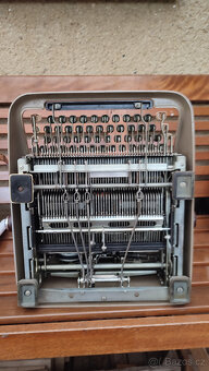Psací stroj československé výroby - 8