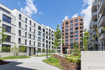 Pronájem moderně zařízeného bytu 1+kk (34,2 m²) s parkováním - 8