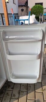 Zanussi ZRT18100WA Lednice s mrazákem A+ - 8