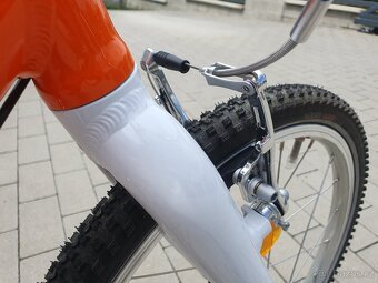 Woom 4 (20") novy v zaruce se stojankem - 8