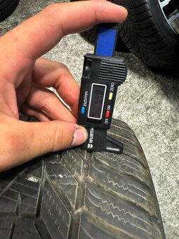 Alu kola Škoda/VW 18" černá 5×100 ET35 + Hankook Winter - 8