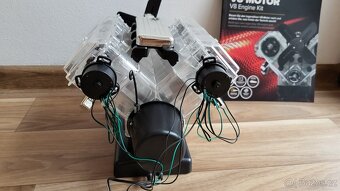 Franzis maketová stavebnice motoru V8 v měřítku 1:3 a zvuk - 8