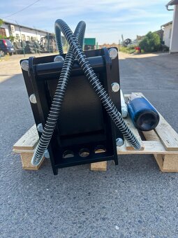 Hydraulické bourací kladivo s MS03 adaptérem - B680 4-7t - 8