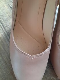 Kožené lodičky značky Clarks - nenošené - 8