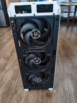 Ryzen 7 5800X3D + RX 7800XT - 8
