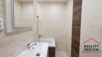 Podnájem zrekonstruovaného a prostorného bytu 1+1, 35 m2, ul - 8