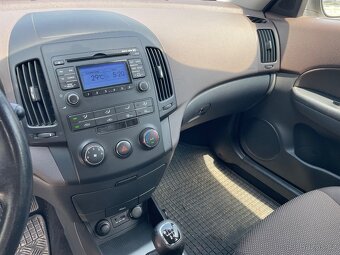 Hyundai I30 1,6 2011 edice Trikolora 1.majitel - 8