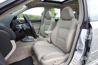 LEGACY 3.0R,H6,180kw,5st.Aut,Navi,TAŽNÉ,ServisSUBARU,Bez rzi - 8