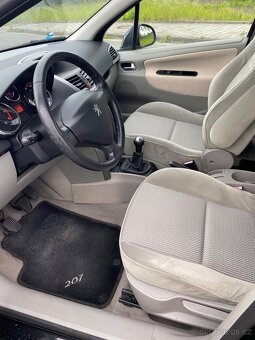 PEUGEOT 207 1.4 HDI 50kW ROK 2007 ČERNÁ - 8