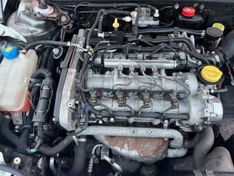 Alfa Romeo GT KŮŽE - 8