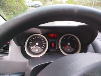 Renault Megan 1.5 dci - 8