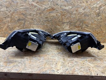 Predni svetla XENONY BMW E90/91 - 8