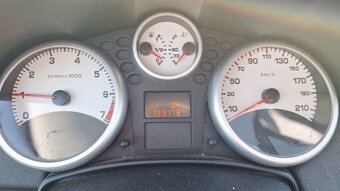 Peugeot 207 1,4 - 8