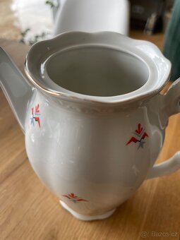 Stará porcelánová konvice - 8