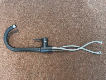 Černý dřez a baterie Franke - 8